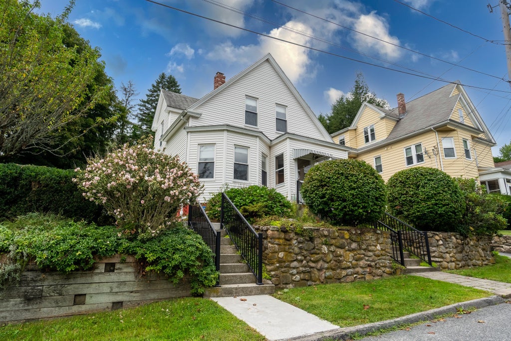 Photo of 1 Beckman St, Worcester, MA 01607 (MLS # 73576106)