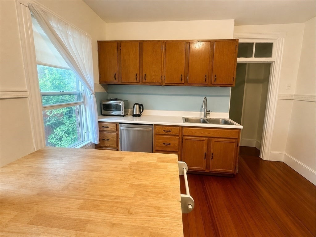 40 Perry ST #3, Brookline, MA Photo #4