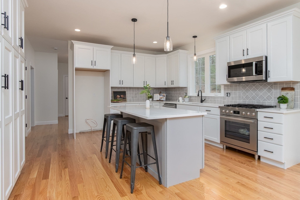31 Oriole Dr