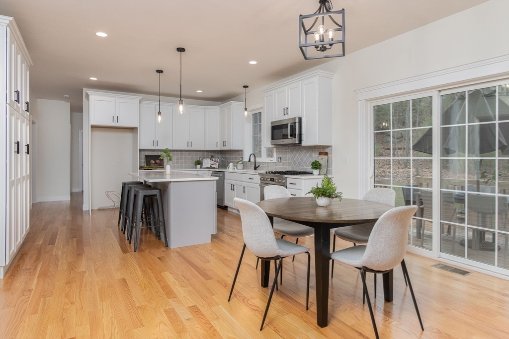 31 Oriole Dr
