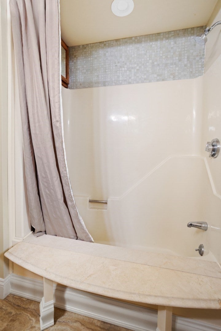 409 Lewis O Gray Dr #409, Saugus, MA Photo #22