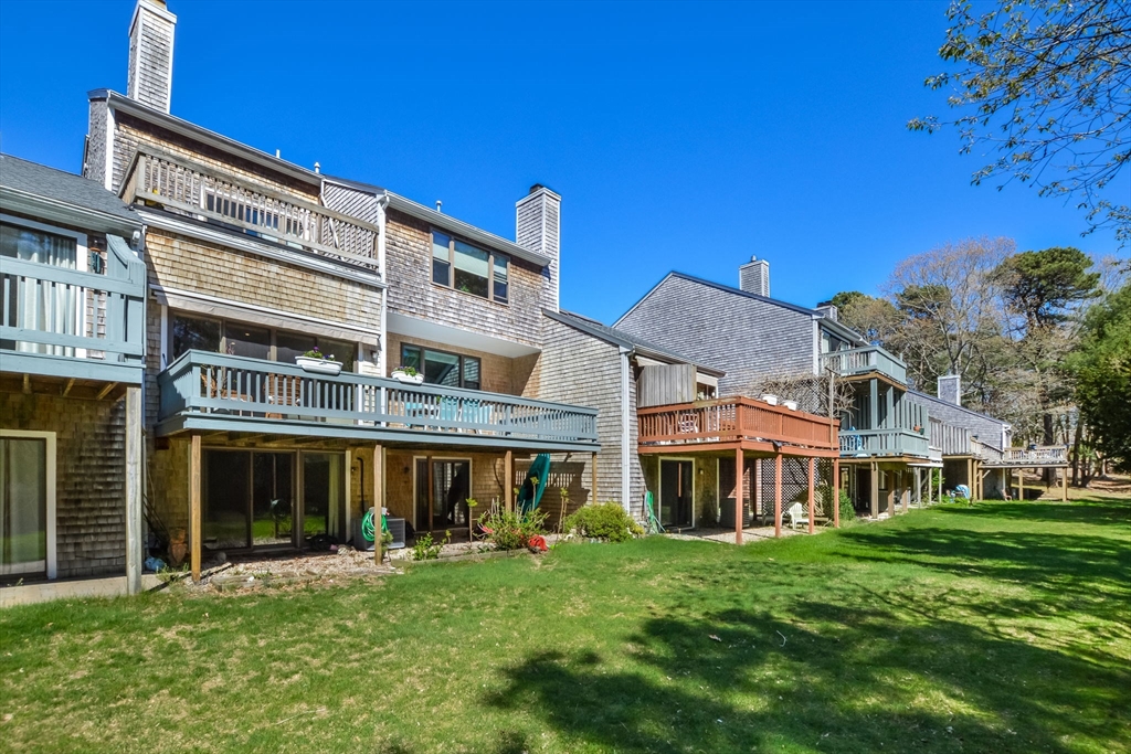 Mashpee, Massachusetts 02649, United States, 2 Bedrooms Bedrooms, ,3 BathroomsBathrooms,Residential,Contingent,121758