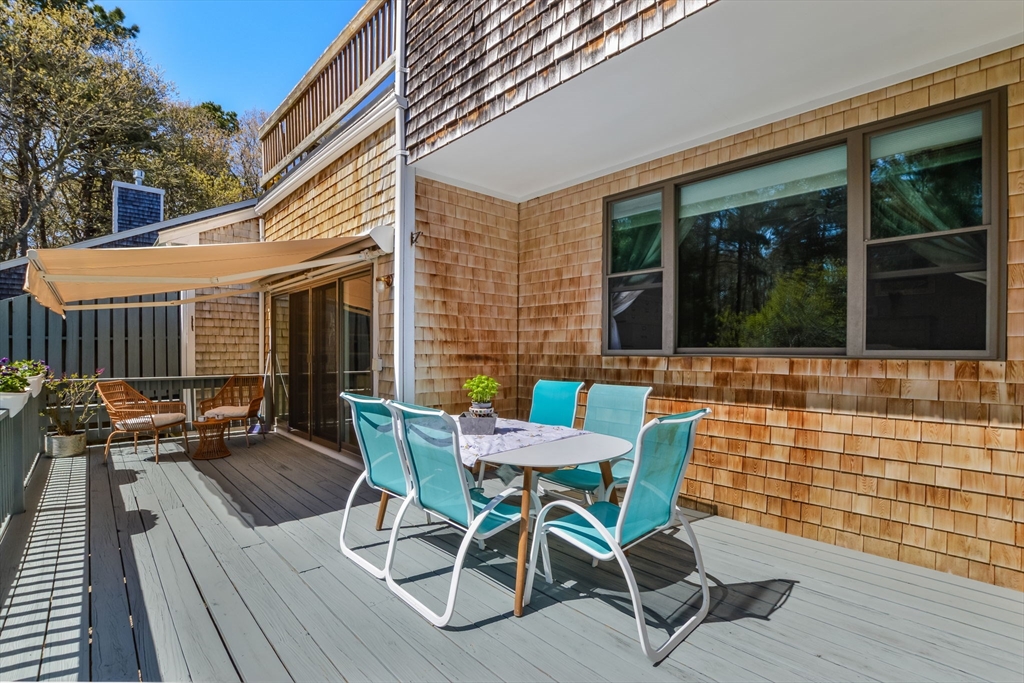 Mashpee, Massachusetts 02649, United States, 2 Bedrooms Bedrooms, ,3 BathroomsBathrooms,Residential,Contingent,121758