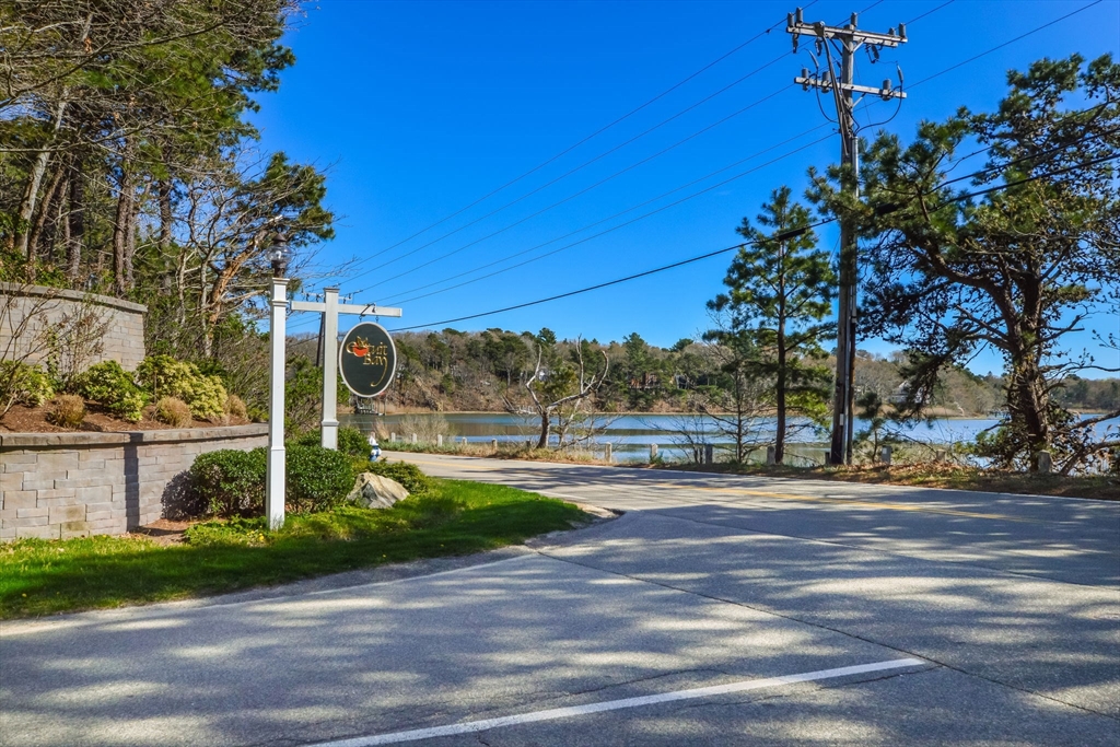 Mashpee, Massachusetts 02649, United States, 2 Bedrooms Bedrooms, ,3 BathroomsBathrooms,Residential,Contingent,121758