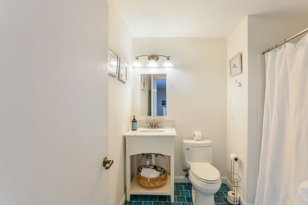 Mashpee, Massachusetts 02649, United States, 2 Bedrooms Bedrooms, ,3 BathroomsBathrooms,Residential,Contingent,121758