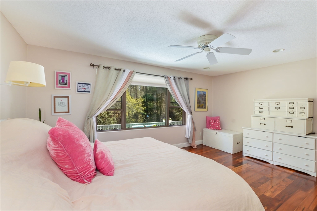 Mashpee, Massachusetts 02649, United States, 2 Bedrooms Bedrooms, ,3 BathroomsBathrooms,Residential,Contingent,121758