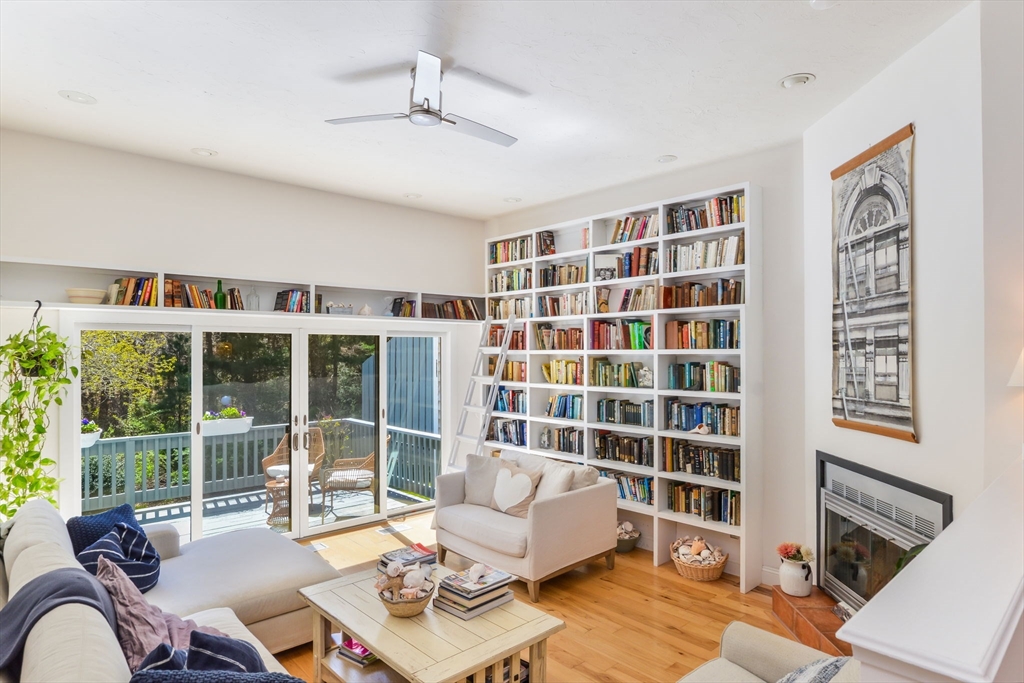 Mashpee, Massachusetts 02649, United States, 2 Bedrooms Bedrooms, ,3 BathroomsBathrooms,Residential,Contingent,121758