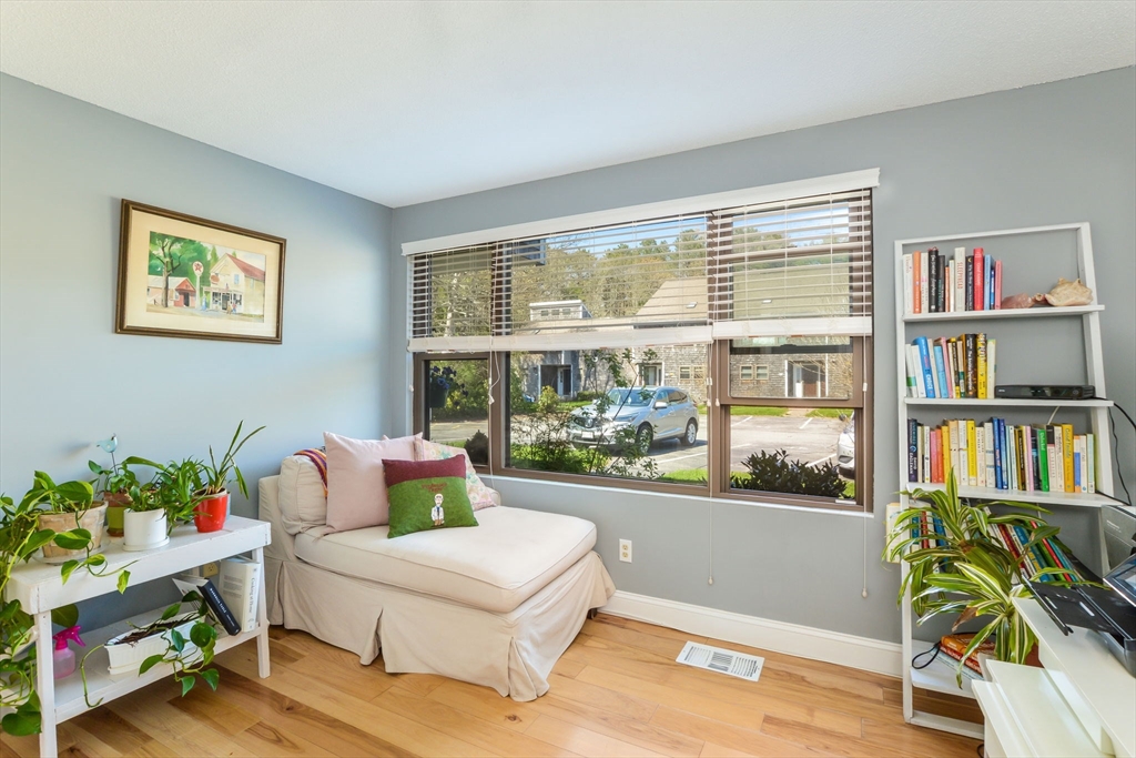 Mashpee, Massachusetts 02649, United States, 2 Bedrooms Bedrooms, ,3 BathroomsBathrooms,Residential,Contingent,121758