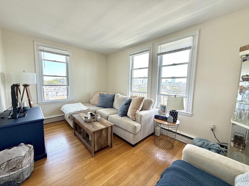 276 Bunker Hill St 3