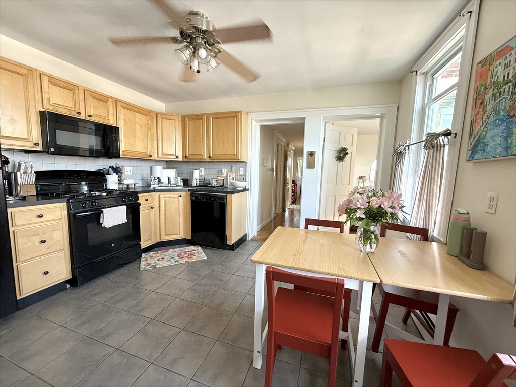 276 Bunker Hill St 3