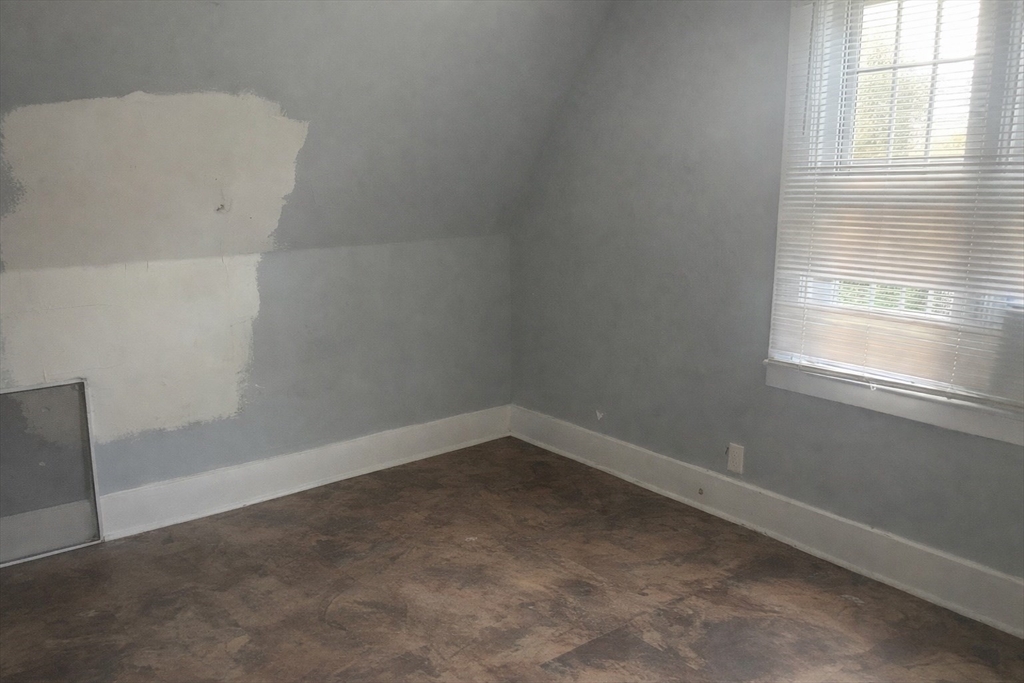 1045-1047 Worcester St