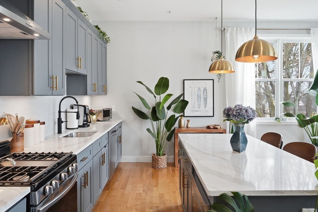 181 Cowper St PH302, Boston MA 02128