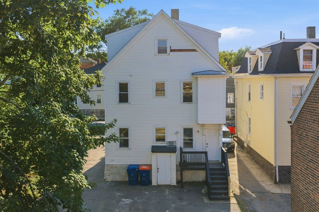 1272 Pleasant St