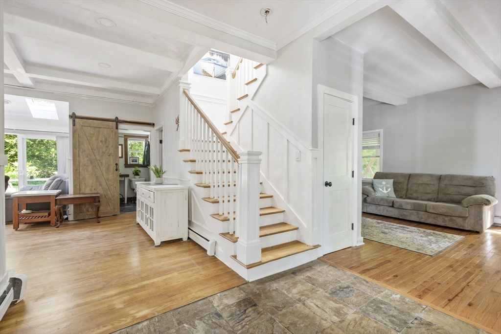 1586 Hyannis Rd