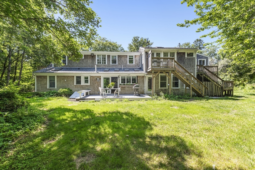 1586 Hyannis Rd