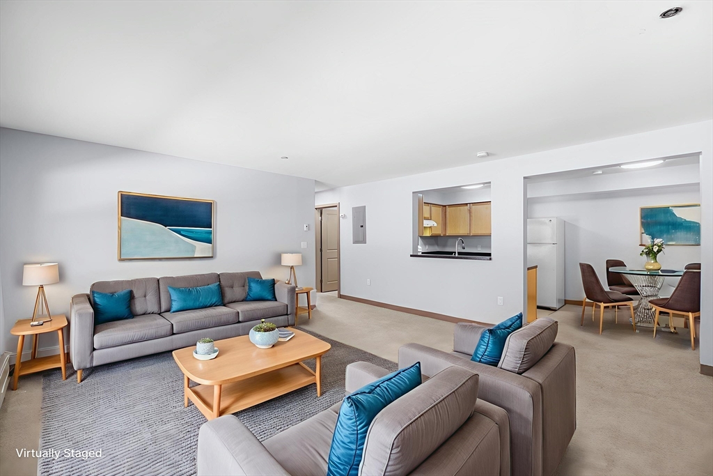 275 W Main St 21