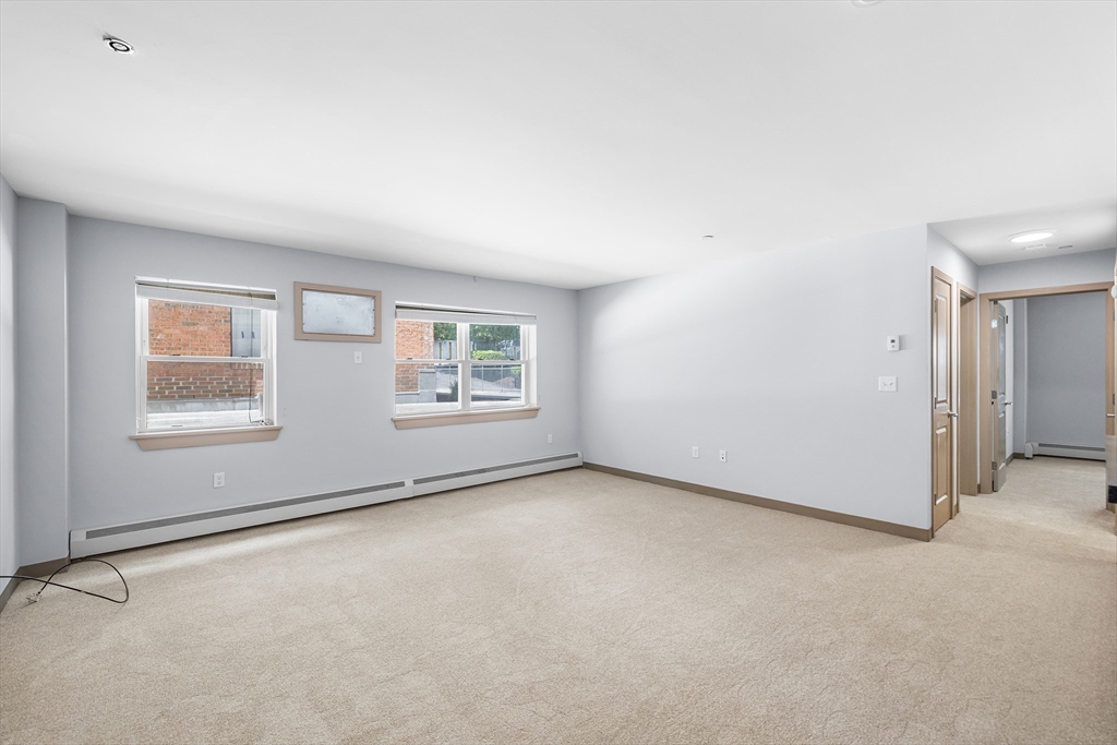 275 W Main St 21