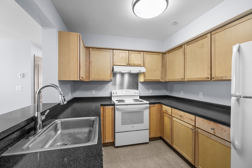 275 W Main St 21
