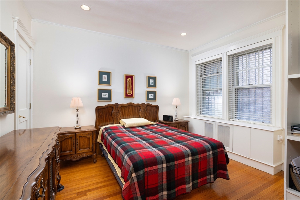 250 Commonwealth Ave 1