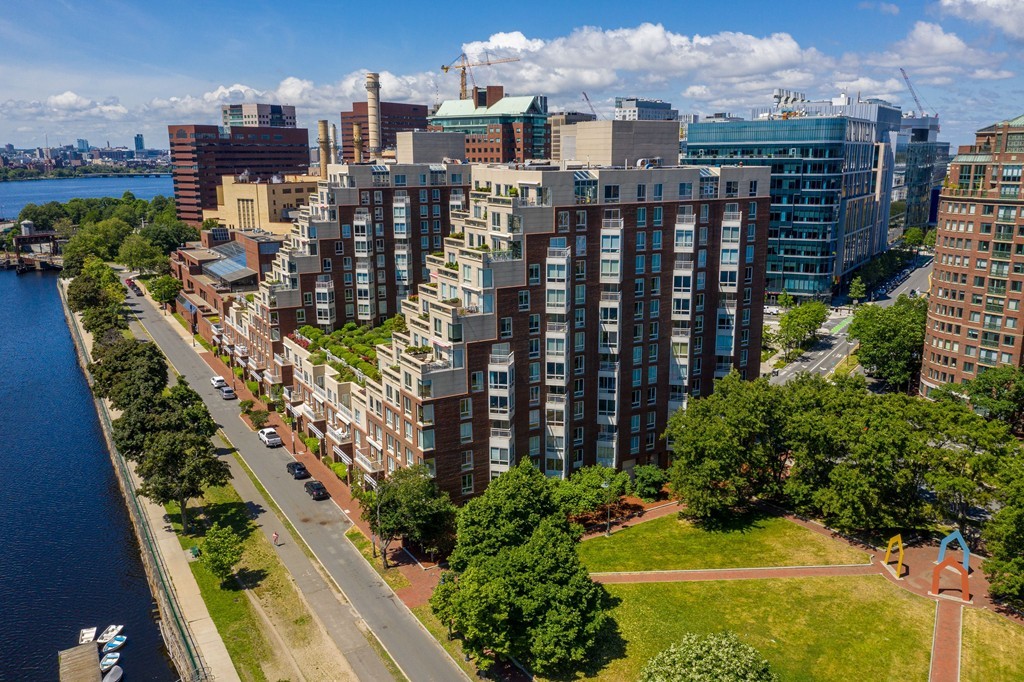 75-83 Cambridge Pkwy E1203