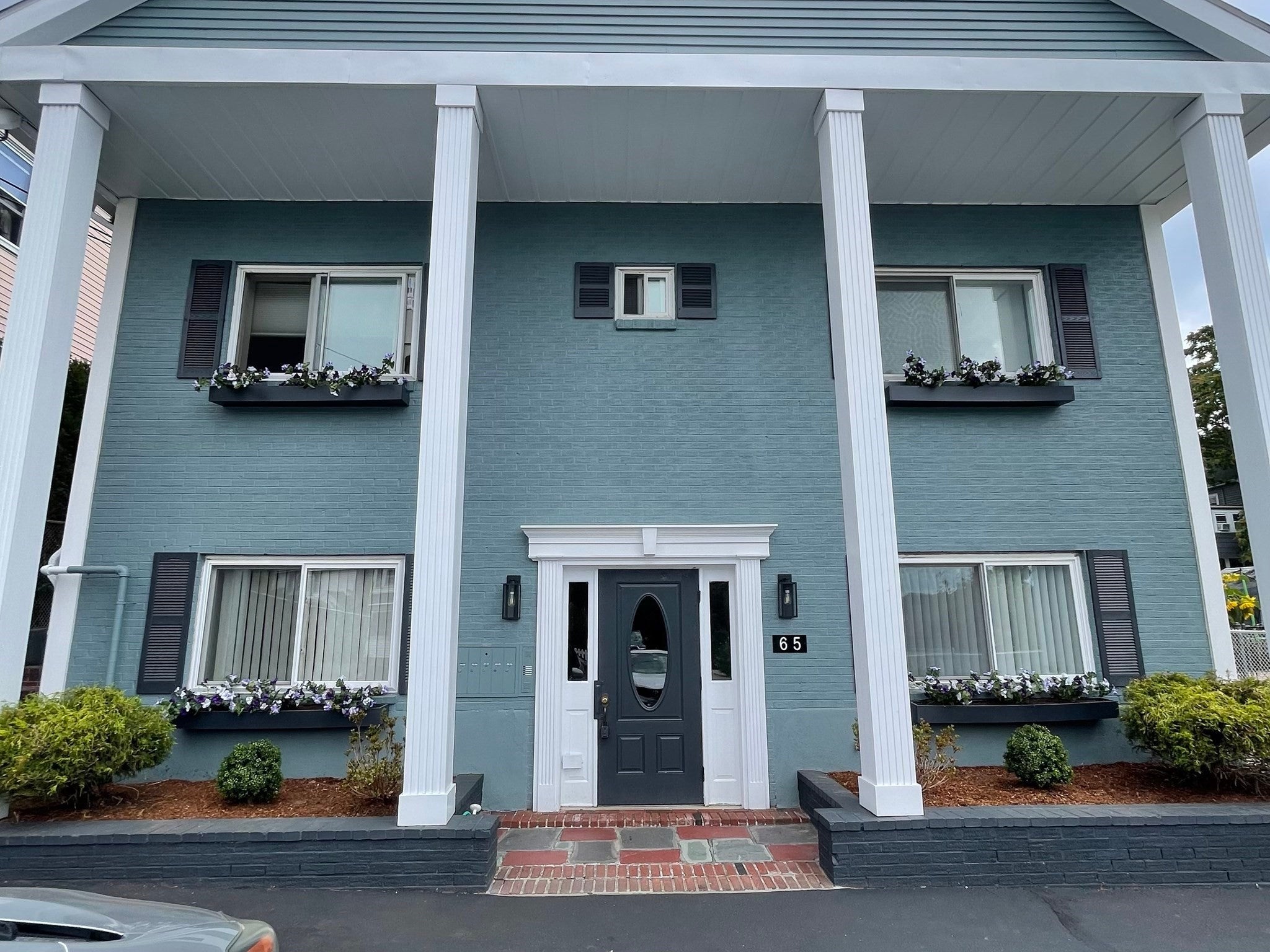 65 Woodlawn Avenue