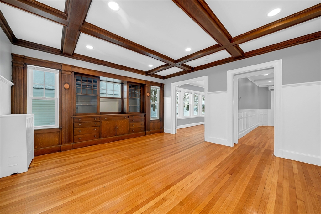 26 Richardson Ave 26