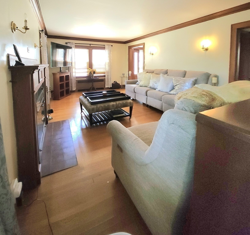 Milton, Massachusetts 02186, United States, 4 Bedrooms Bedrooms, ,2 BathroomsBathrooms,Residential,Active,179627