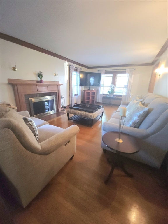 Milton, Massachusetts 02186, United States, 4 Bedrooms Bedrooms, ,2 BathroomsBathrooms,Residential,Active,179627