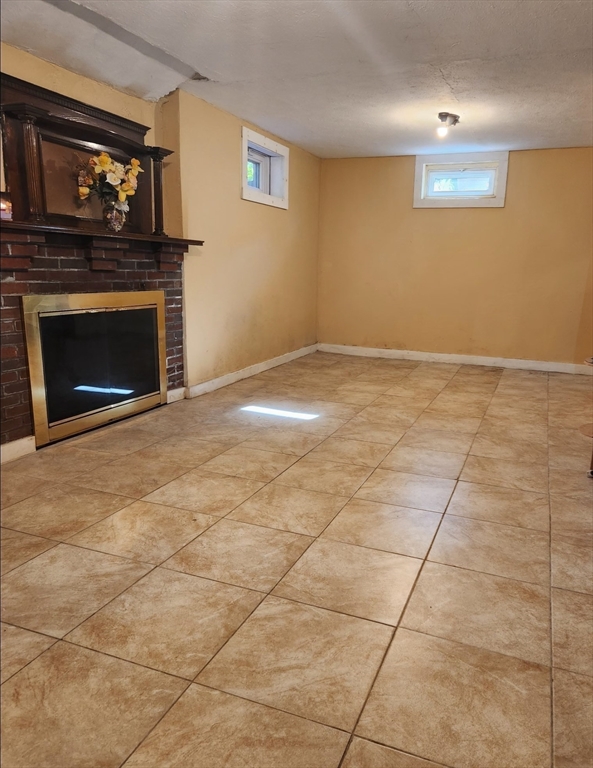 Milton, Massachusetts 02186, United States, 4 Bedrooms Bedrooms, ,2 BathroomsBathrooms,Residential,Active,179627