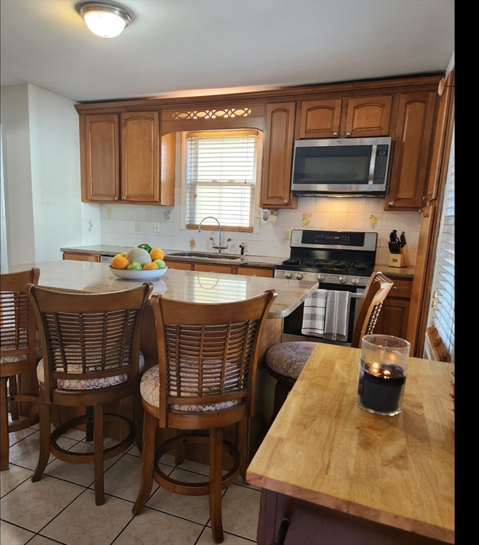 Milton, Massachusetts 02186, United States, 4 Bedrooms Bedrooms, ,2 BathroomsBathrooms,Residential,Active,179627