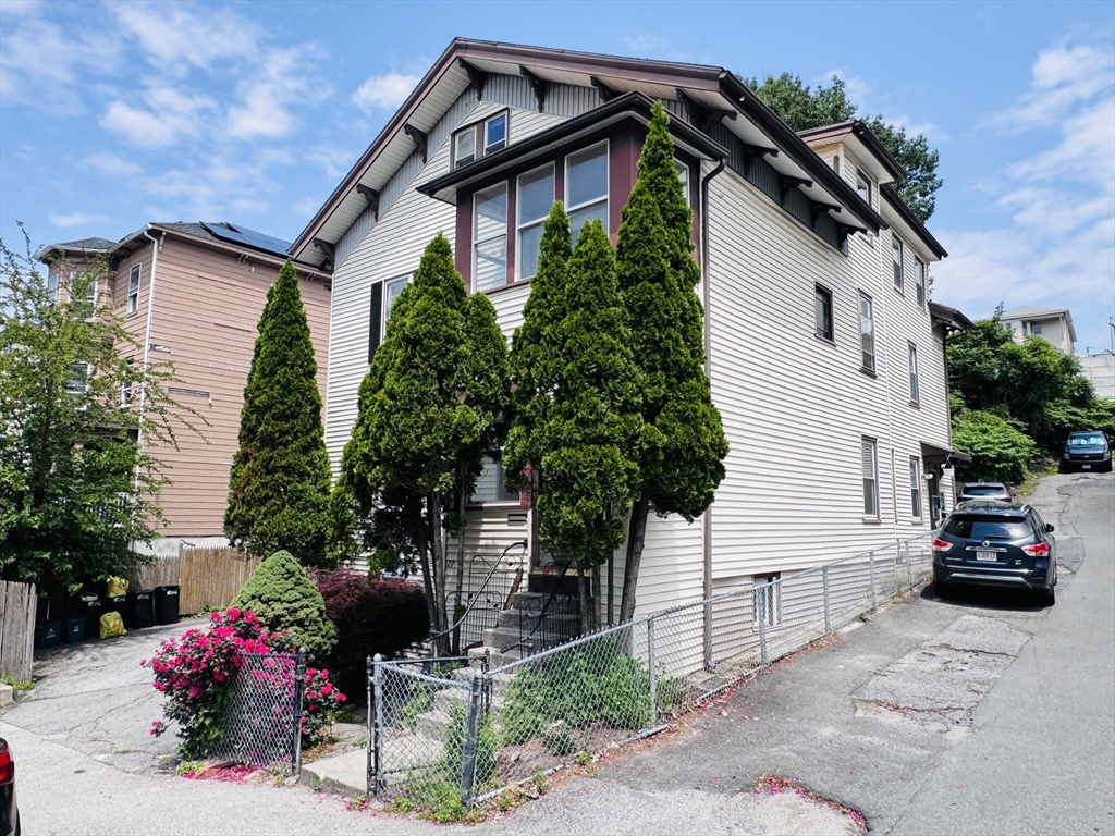27 Shelby St