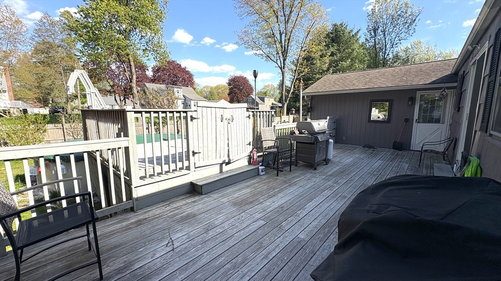 15 Fairhaven DR, East Longmeadow, MA Photo #34