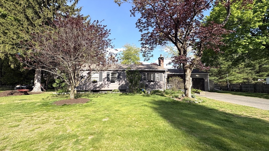 15 Fairhaven DR, East Longmeadow, MA Photo #2