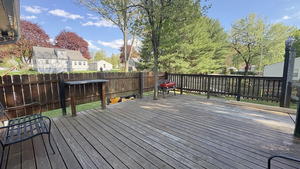 15 Fairhaven DR, East Longmeadow, MA Photo #31