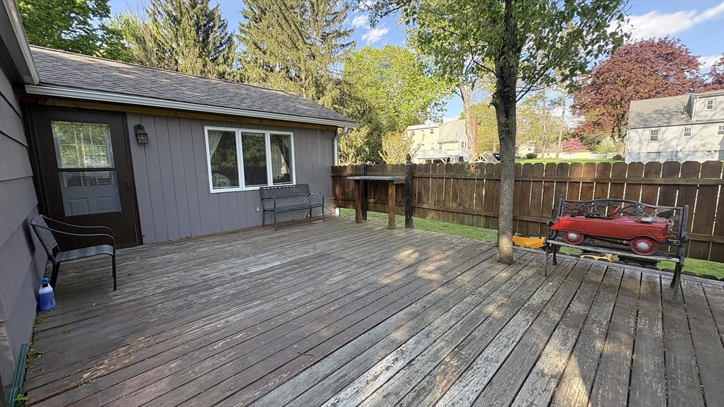 15 Fairhaven DR, East Longmeadow, MA Photo #30
