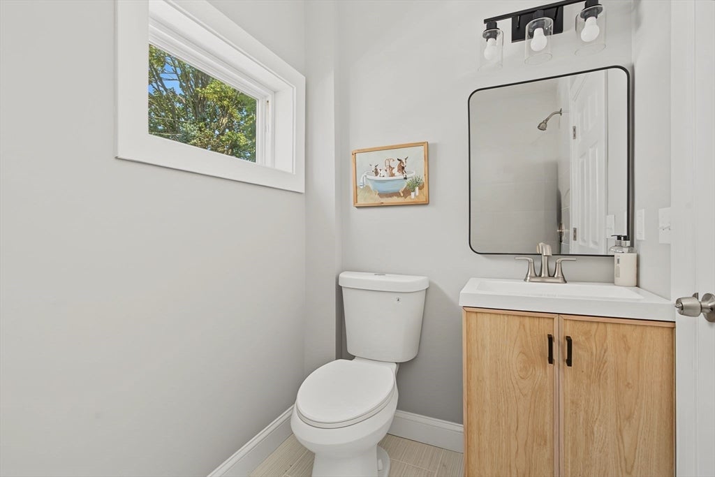 85 Middle St, Fairhaven, MA Photo #11