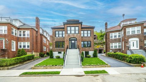 Photo of 140 Columbia St #1, Brookline, MA 02446 (MLS # 73461352)