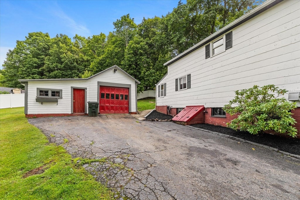130 Summer St, North Brookfield, MA, 130 Summer St, North Brookfield, MA Photo #5