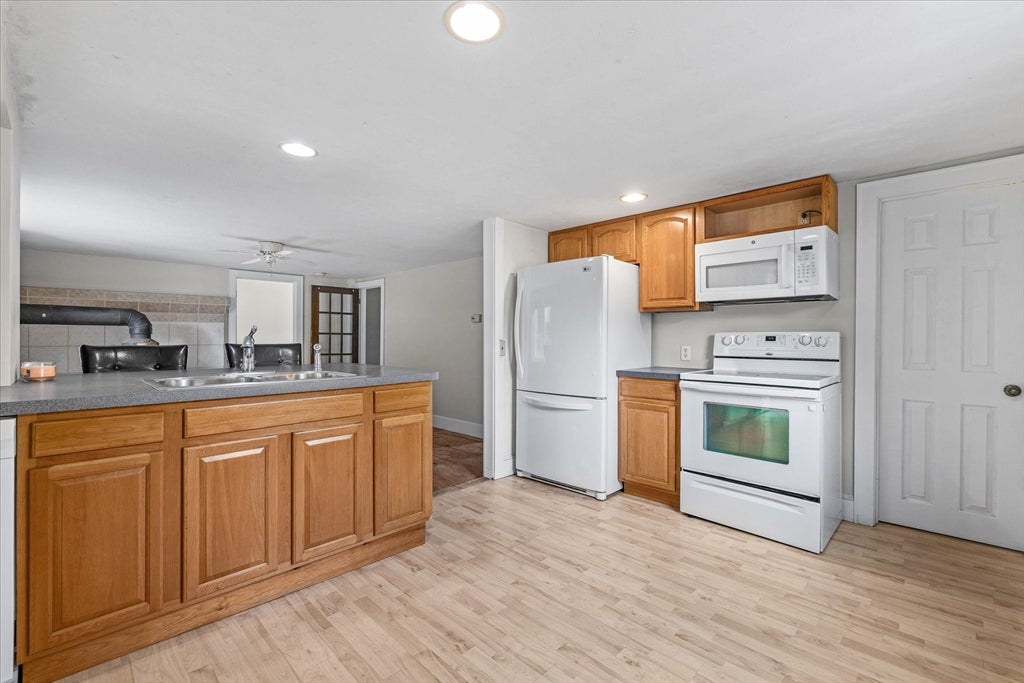 130 Summer St, North Brookfield, MA, 130 Summer St, North Brookfield, MA Photo #18