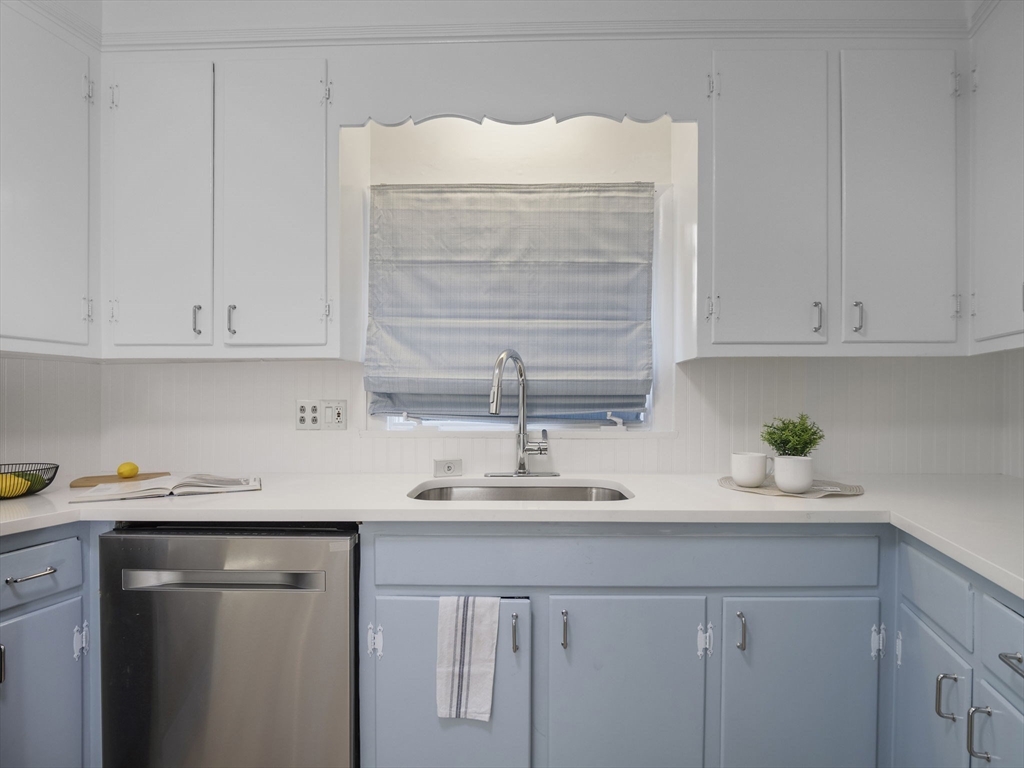 Swampscott, Massachusetts 01907, United States, 4 Bedrooms Bedrooms, ,2 BathroomsBathrooms,Residential,Active,182363