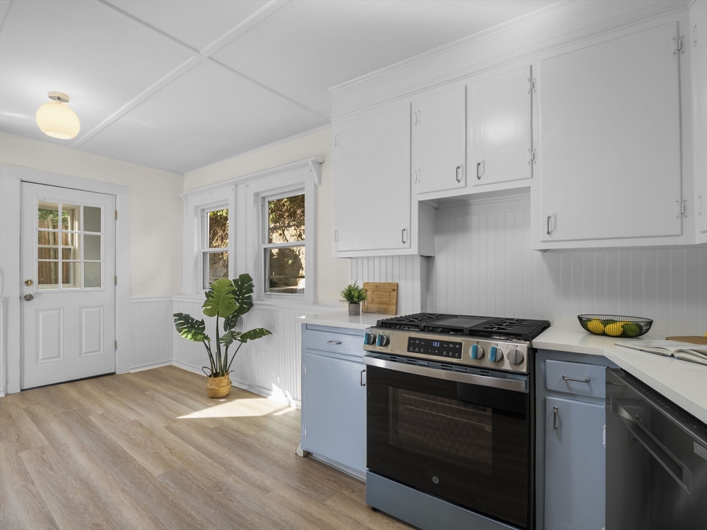 Swampscott, Massachusetts 01907, United States, 4 Bedrooms Bedrooms, ,2 BathroomsBathrooms,Residential,Active,182363