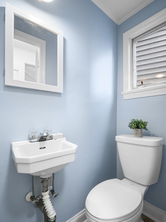 Swampscott, Massachusetts 01907, United States, 4 Bedrooms Bedrooms, ,2 BathroomsBathrooms,Residential,Active,182363