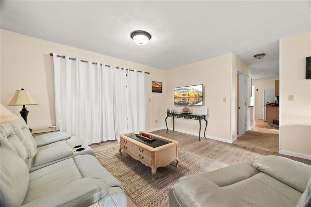 10 Bayberry Ln