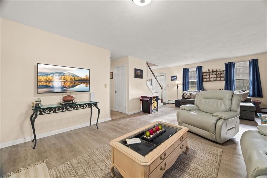 10 Bayberry Ln