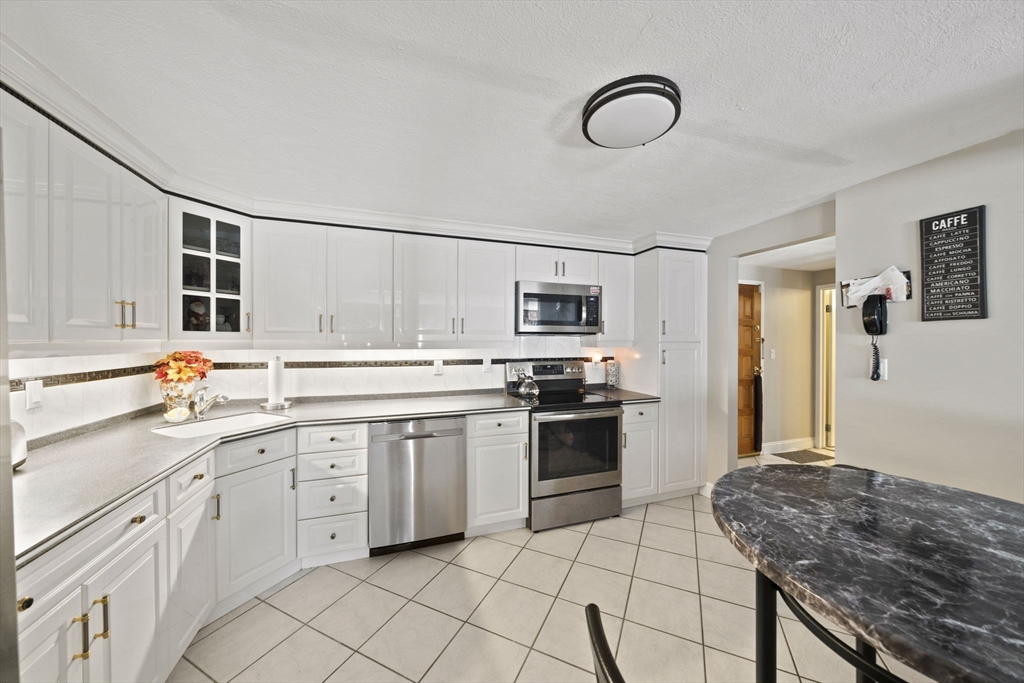 9 Broadway 305