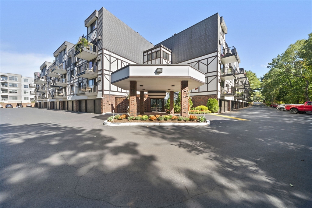 9 Broadway 305