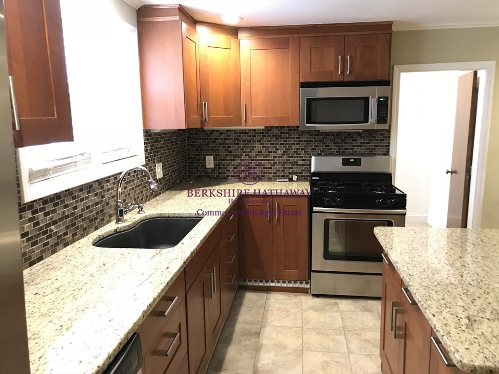 Cambridge, Massachusetts 02139, United States, 2 Bedrooms Bedrooms, ,1 BathroomBathrooms,Residential,Active,88210