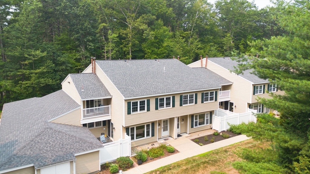 205 Edgebrook Dr 205