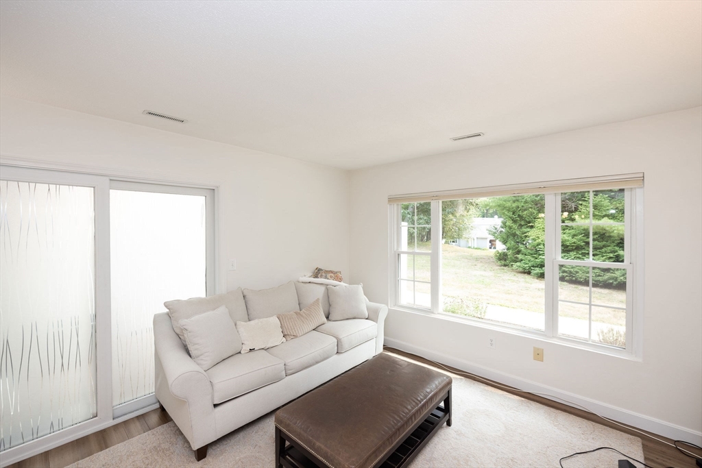 205 Edgebrook Dr 205