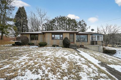 567 Dennison Dr Southbridge MA 01550